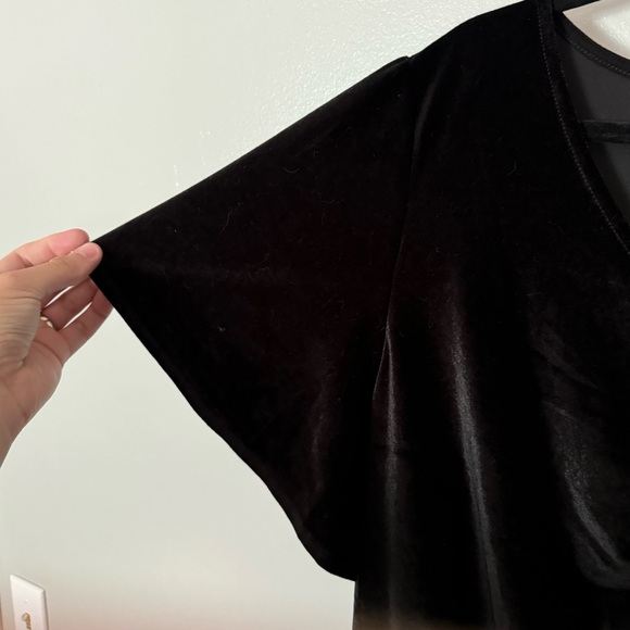 Torrid 4 Black Velvet Top - Picture 4 of 8